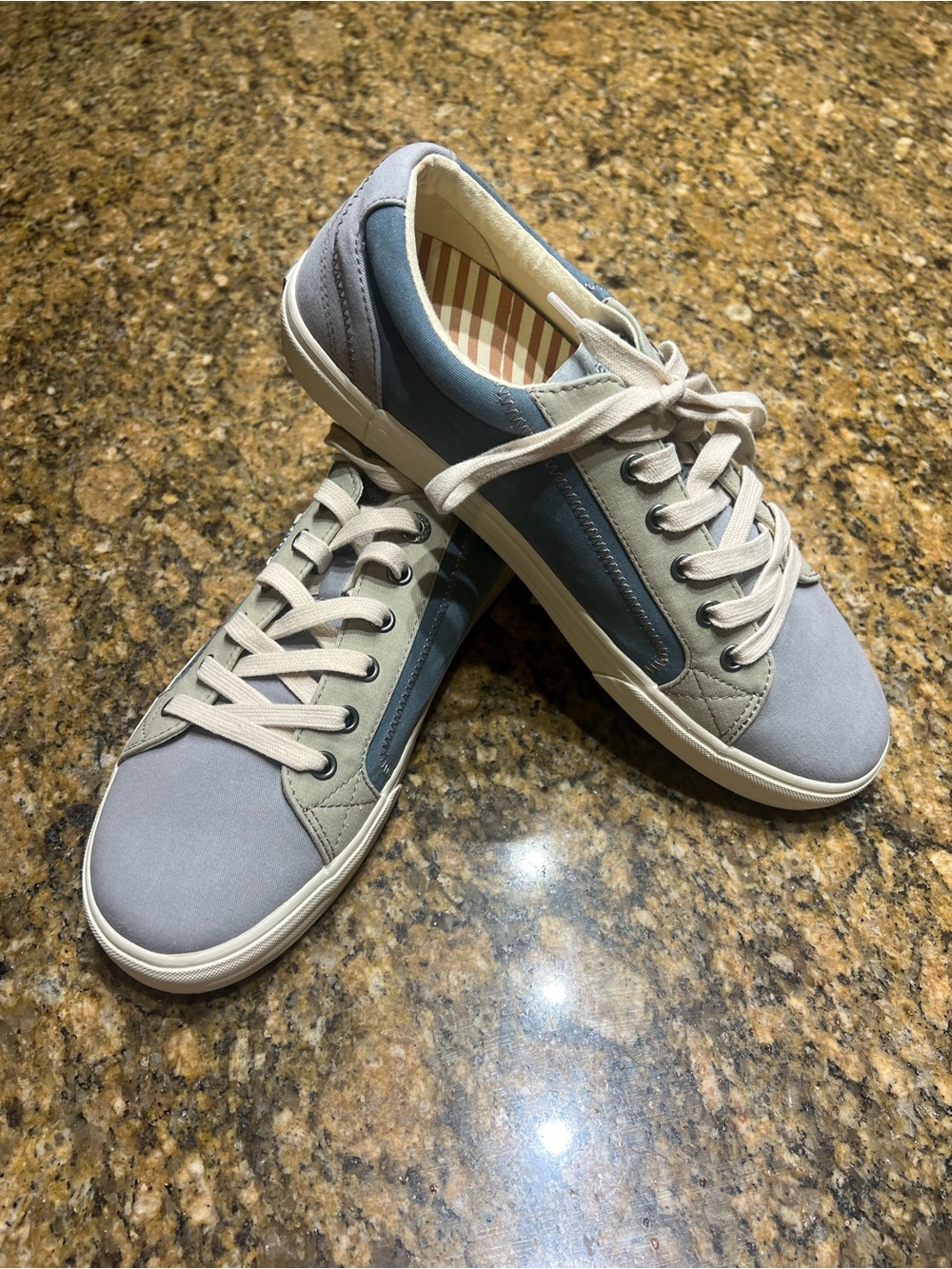 Taos Casual women's  Low-Top Sneakers in Light Blue and Gray
